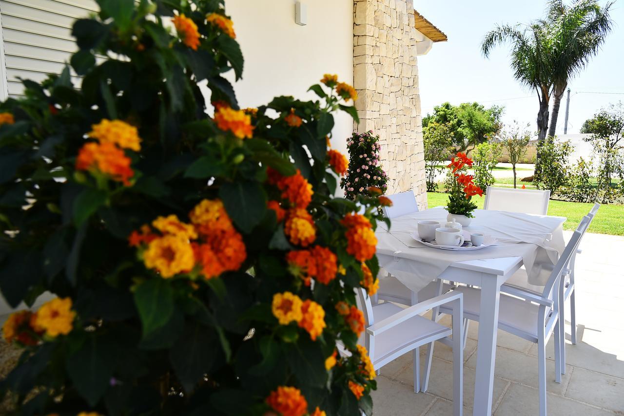 Borgo Fiorito Relais Bed & Breakfast Parabita Bagian luar foto