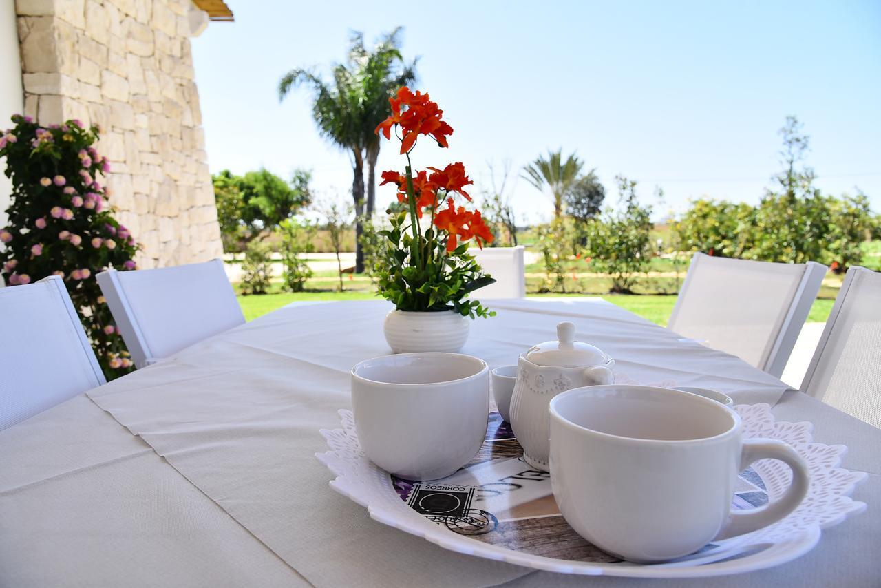 Borgo Fiorito Relais Bed & Breakfast Parabita Bagian luar foto