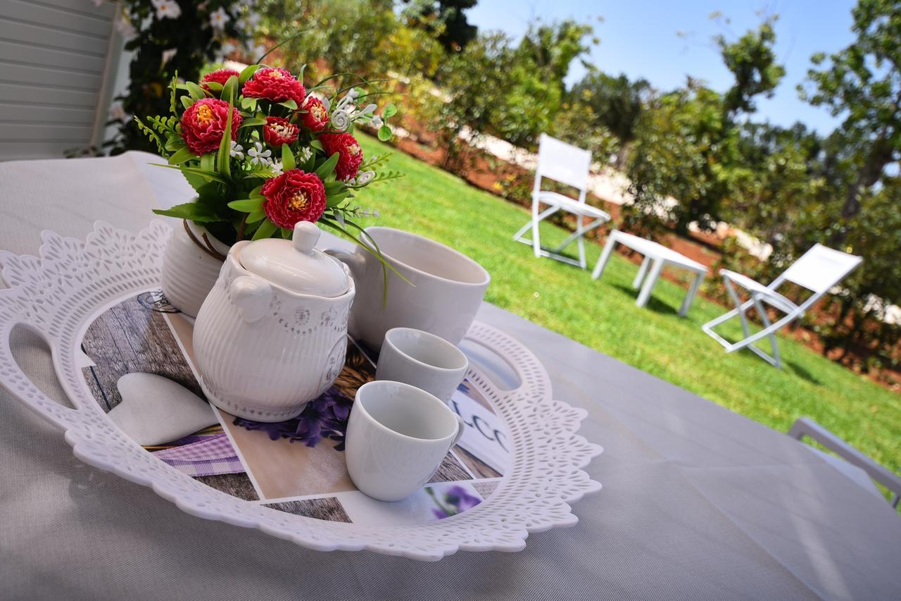 Borgo Fiorito Relais Bed & Breakfast Parabita Bagian luar foto