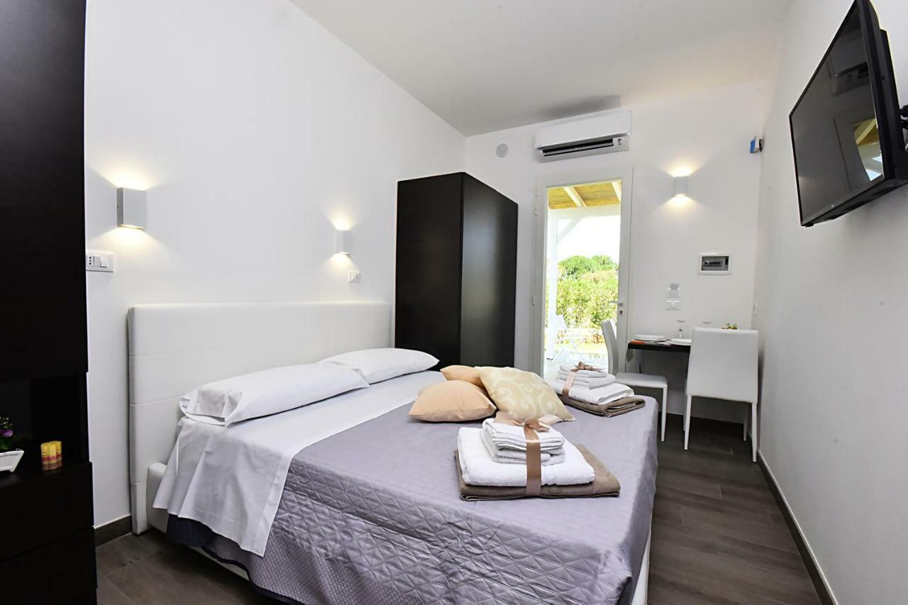 Borgo Fiorito Relais Bed & Breakfast Parabita Bagian luar foto